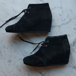 Women's black wedges